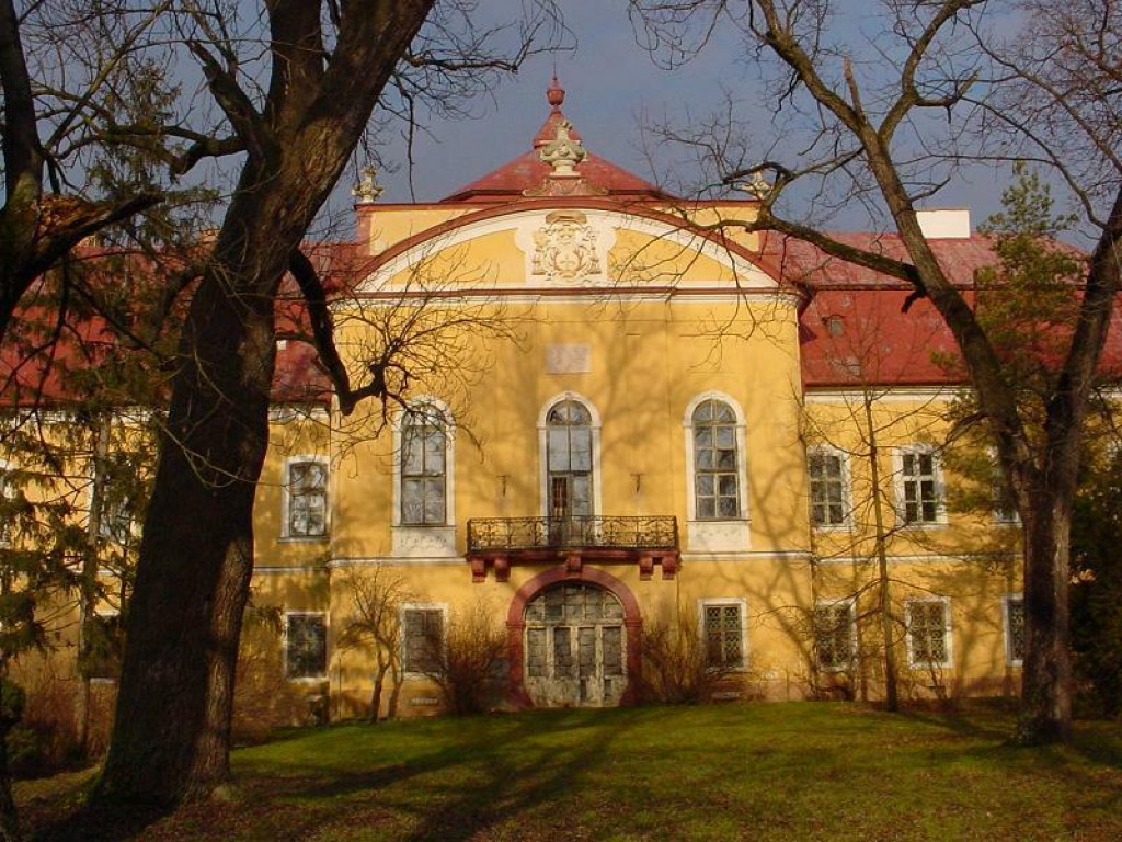 Na sn&iacute;mke je barokov&yacute; ka&scaron;tieľ v Želovciach.

FOTO: zelovce.sk