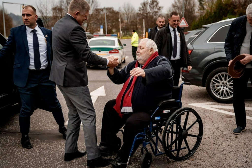 Premi&eacute;r Robert Fico a podnikateľ Vladim&iacute;r Sot&aacute;k. FOTO: Facebook/&Uacute;rad vl&aacute;dy Slovenskej republiky