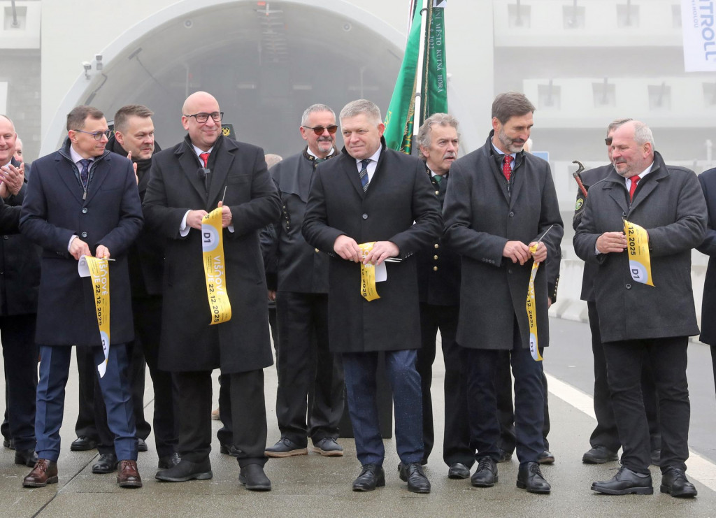 Otvorenie tunela Vi&scaron;ňov&eacute;. FOTO: HN/Peter Mayer
