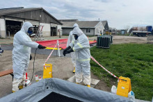 Opatrenia proti slintačke a kr&iacute;vačke.

FOTO: Facebook/Hasičsk&yacute; a z&aacute;chrann&yacute; zbor