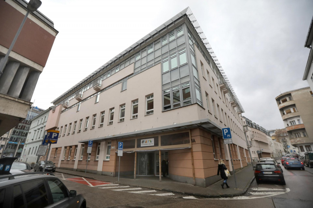 Nehnuteľnosti patriace nemocnici zost&aacute;vaj&uacute; vo vlastn&iacute;ctve rehole.