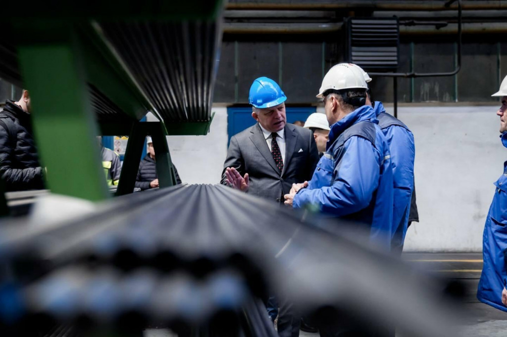 V novembri nav&scaron;t&iacute;vil premi&eacute;r Robert Fico popredn&yacute;ch priemyseln&yacute;ch hr&aacute;čov. FOTO: Facebook/&Uacute;rad vl&aacute;dy SR