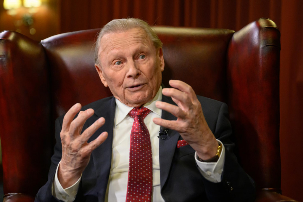 Exprezident Rudolf Schuster počas rozhovoru v Tlačovej agent&uacute;re SR v Bratislave, 19. decembra 2025. FOTO: TASR/Michal Sv&iacute;tok