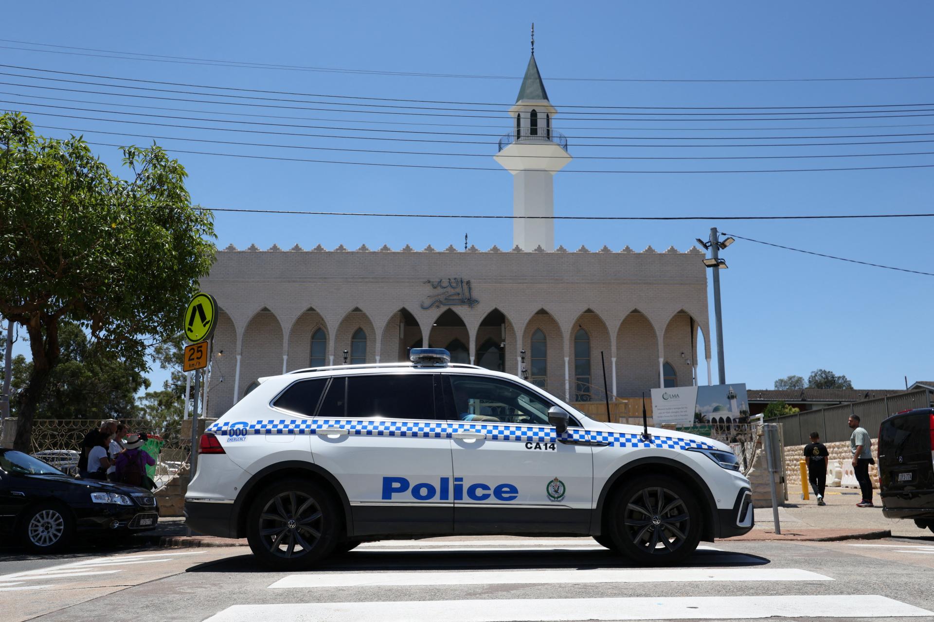 V Západnej Austrálii zadržali muža pre antisemitické komentáre na internete, zaistili zbrane a muníciu