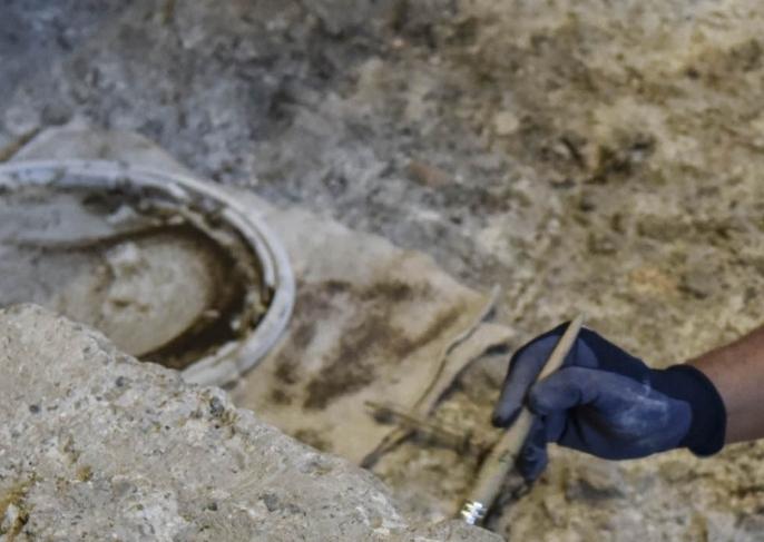 Polícia zaistila u vykrádača raritnú mincu. Vzácny denár pri Seredi je dôkazom dávnych bojov