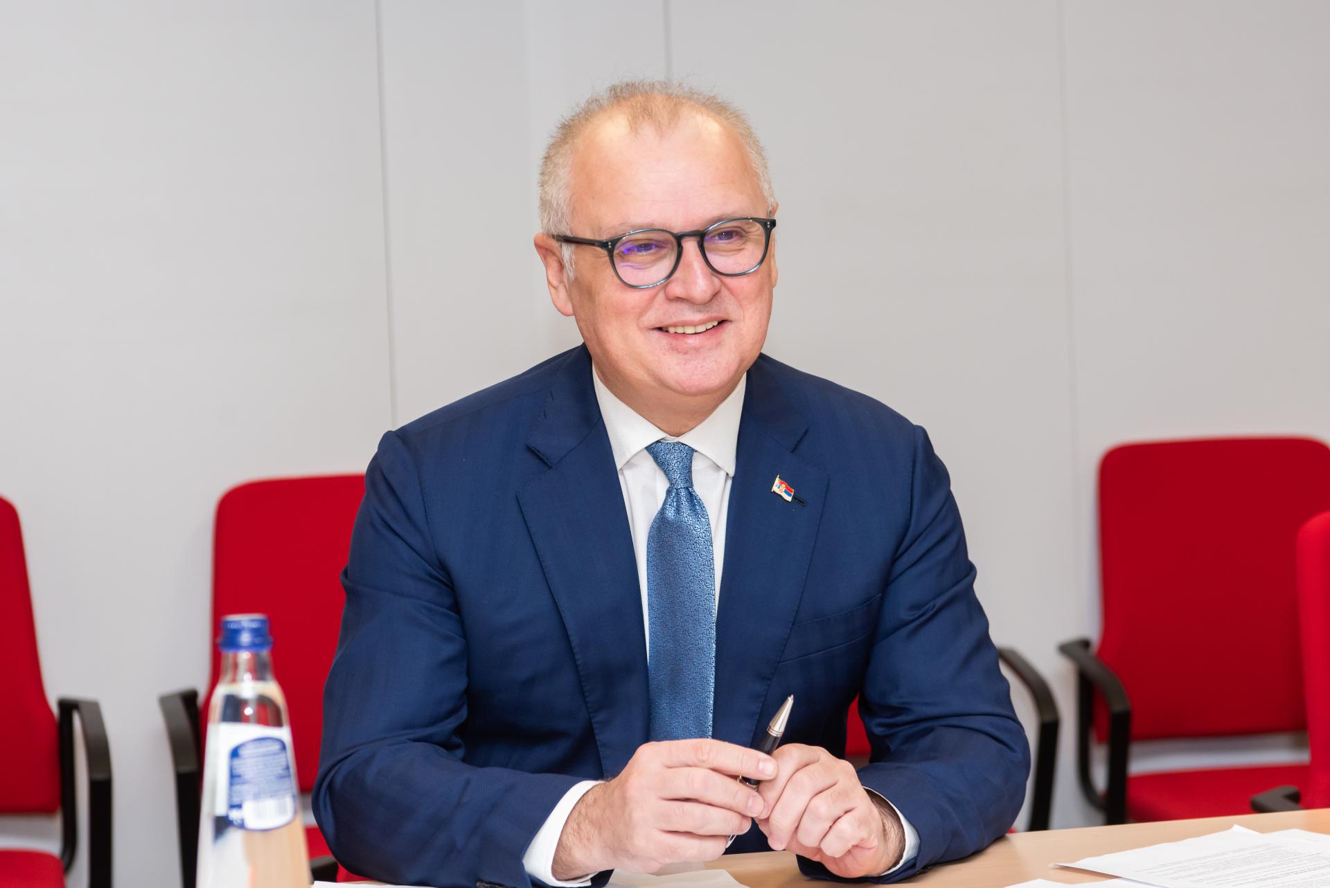 Srbský súd pre chýbajúce dôkazy stopol stíhanie exministra Vesiča za tragédiu v Novom Sade