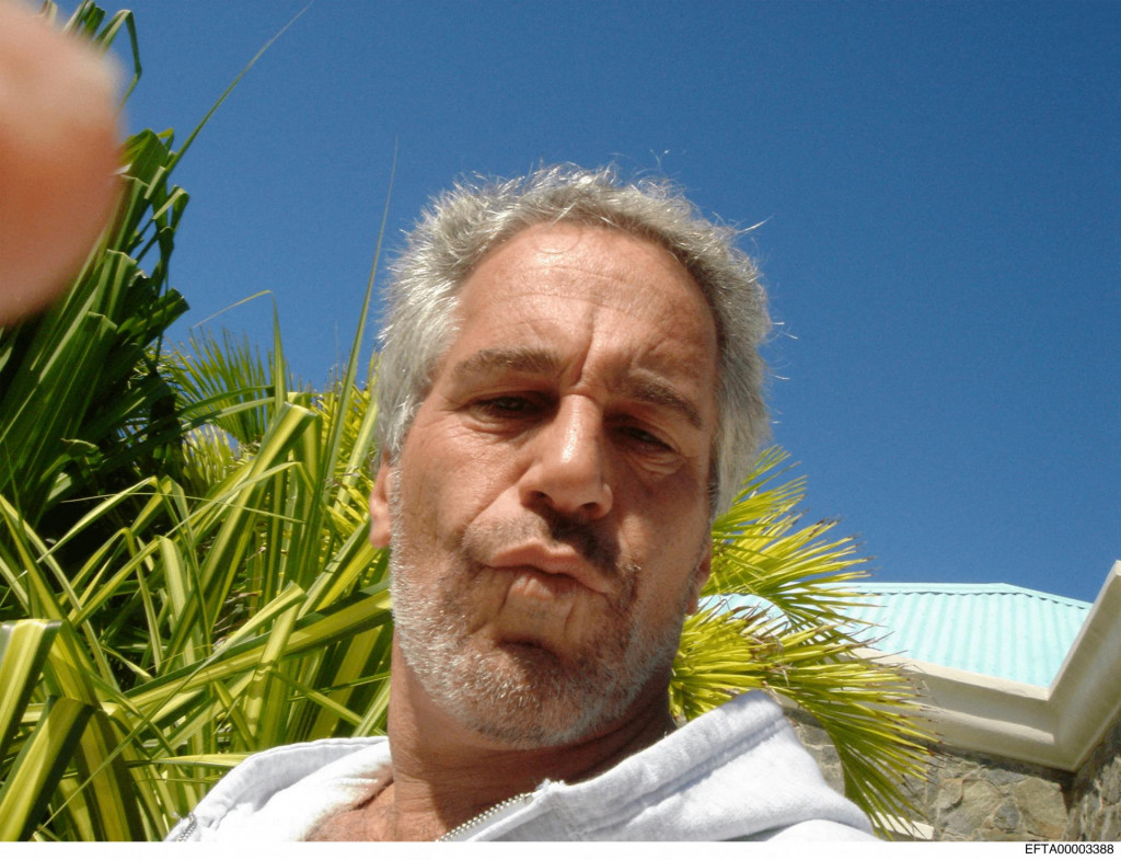 Jeffrey Epstein na fotografii zverejnenej ministerstvom spravodlivosti USA. FOTO: Reuters