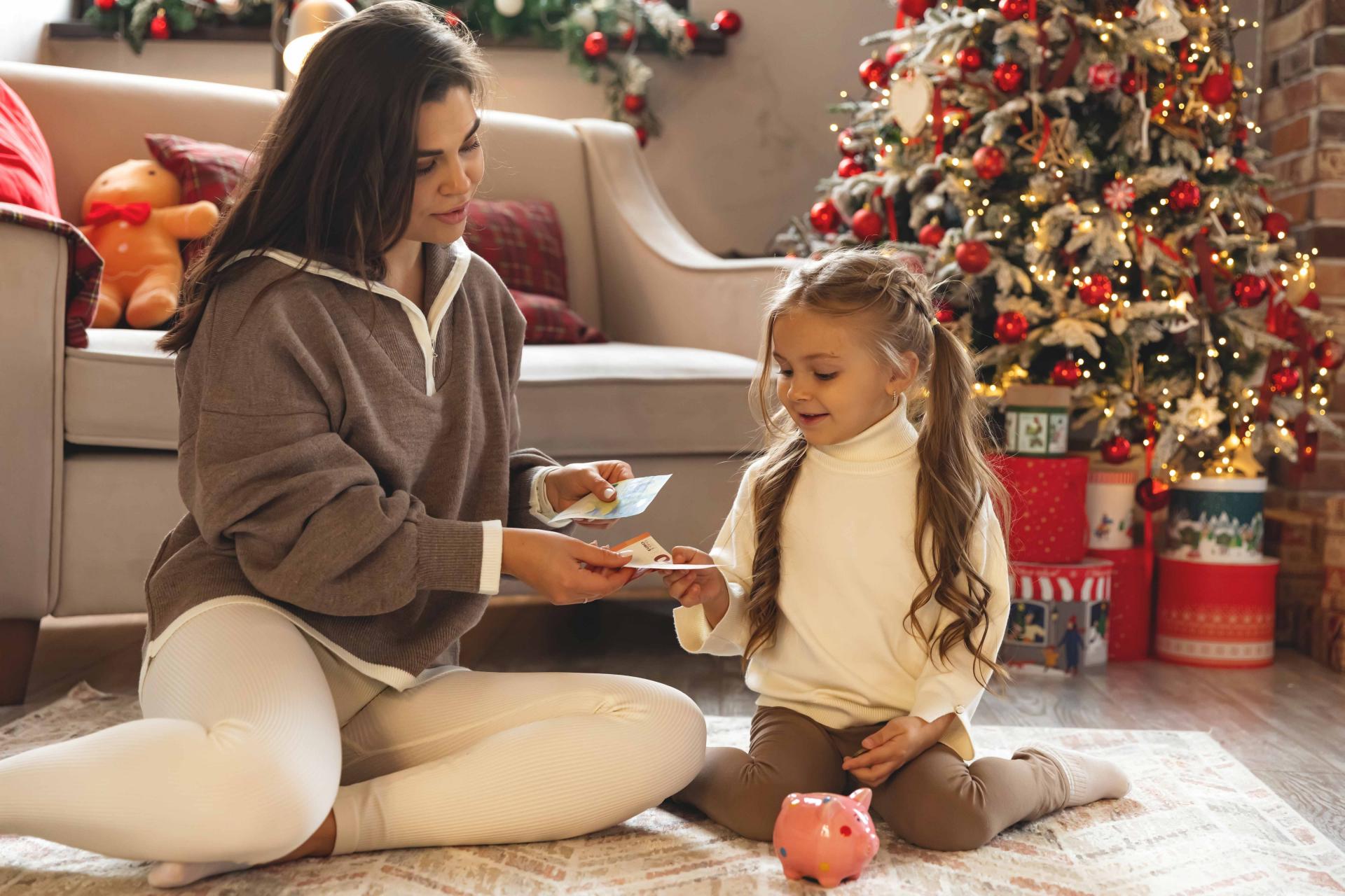 Vianoce, dary, financie: ako sa s deťmi rozprávať o peniazoch? 