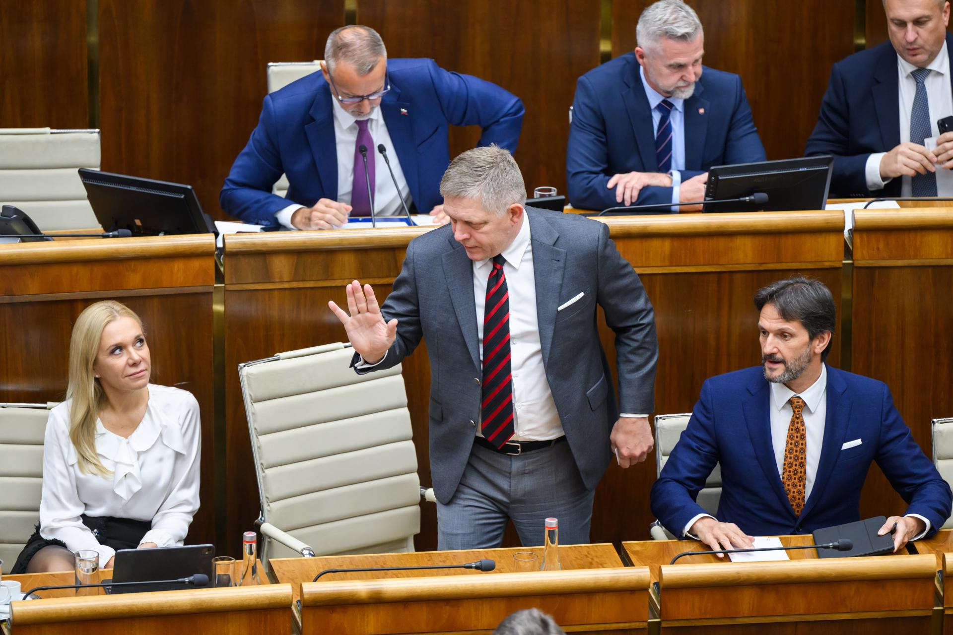 Rekonštrukcia moci po slovensky. Kto odišiel, kto prišiel a kto skončil na okraji? (prehľad politických zmien)