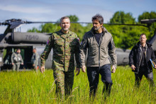 Prezident Peter Pellegrini a minister obrany Robert Kaliň&aacute;k.

FOTO: Facebook/Ministerstvo obrany Slovenskej republiky