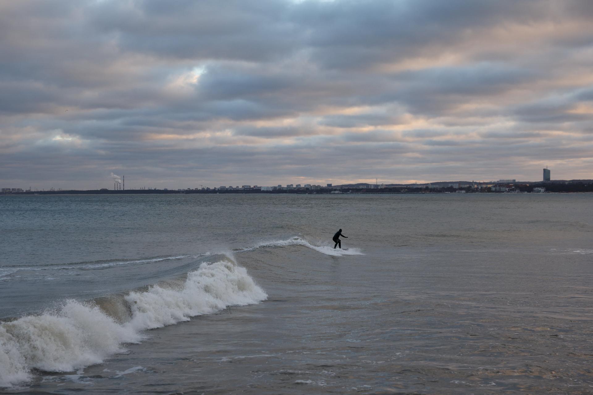 Pobrežie Baltského mora v Poľsku zasiahli víchrice a povodne