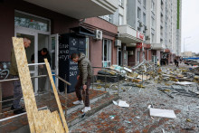 Rusko v posledn&yacute;ch t&yacute;ždňoch zintenz&iacute;vnilo &uacute;dery na ukrajinsk&uacute; energetick&uacute; infra&scaron;trukt&uacute;ru, a to uprostred mierov&eacute;ho &uacute;silia veden&eacute;ho Spojen&yacute;mi &scaron;t&aacute;tmi s cieľom ukončiť takmer &scaron;tvorročn&uacute; vojnu, pripom&iacute;na Reuters. FOTO: REUTERS