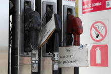 Rusko predĺžilo z&aacute;kaz na export pohonn&yacute;ch l&aacute;tok s cieľom udržať stabilitu na dom&aacute;com trhu s palivami v reakcii na pokračuj&uacute;ce &uacute;toky Ukrajiny na rusk&uacute; energetick&uacute; infra&scaron;trukt&uacute;ru. FOTO: REUTERS