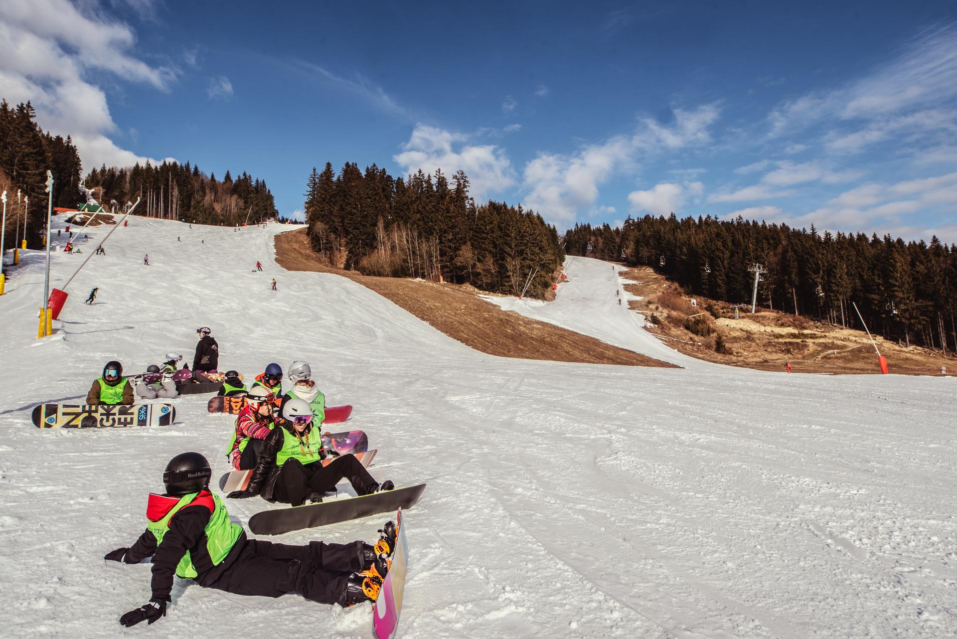 December sklamal vlekárov. Počas kľúčovej časti sezóny funguje len štvrtina zjazdoviek