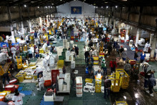 Firmy očak&aacute;vaj&uacute; pokračovanie ekonomickej aktivity aj na začiatku nov&eacute;ho roka. FOTO: Reuters