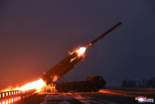 Severn&aacute; K&oacute;rea odp&aacute;lila dve strategick&eacute; rakety dlh&eacute;ho doletu s plochou dr&aacute;hou letu. FOTO: Reuters