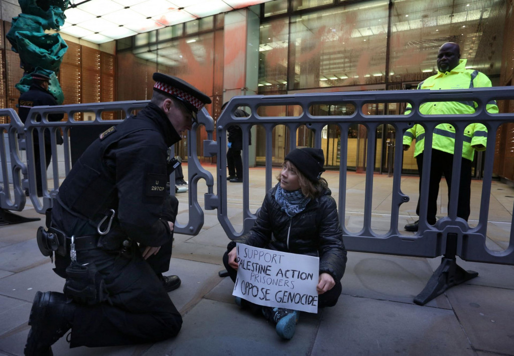 Aktivistka Thunbergov&aacute; sa cez Vianoce určite nenudila. FOTO: Reuters/Prisoners for Palestine