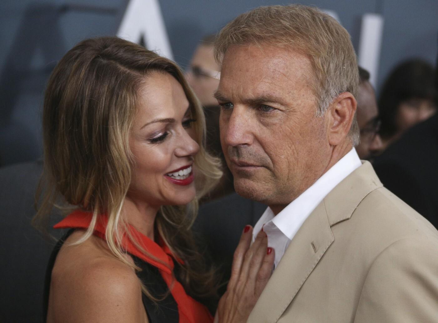 Kevin Costner randi s Kelly Noonan v Aspene, podobá sa EX