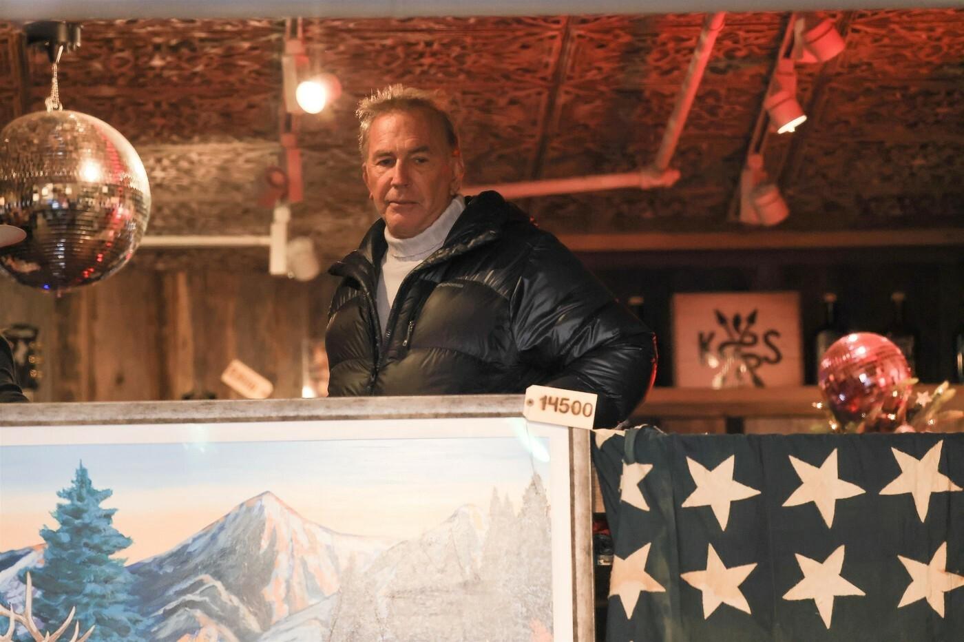 Kevin Costner randi s Kelly Noonan v Aspene, podobá sa EX