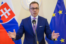 Na sn&iacute;mke minister pr&aacute;ce, soci&aacute;lnych vec&iacute; a rodiny SR Erik Tom&aacute;&scaron; (Hlas-SD) počas tlačovej konferencie po 118. sch&ocirc;dzi vl&aacute;dy SR v Bratislave 28. novembra 2025. FOTO TASR - Jaroslav Nov&aacute;k FOTO: Jaroslav Nov&aacute;k