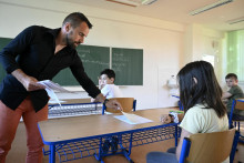 Nav&yacute;&scaron;enie sa t&yacute;ka cel&eacute;ho vzdel&aacute;vacieho syst&eacute;mu &ndash; od nepedagogick&yacute;ch zamestnancov až po rektorov vysok&yacute;ch &scaron;k&ocirc;l.