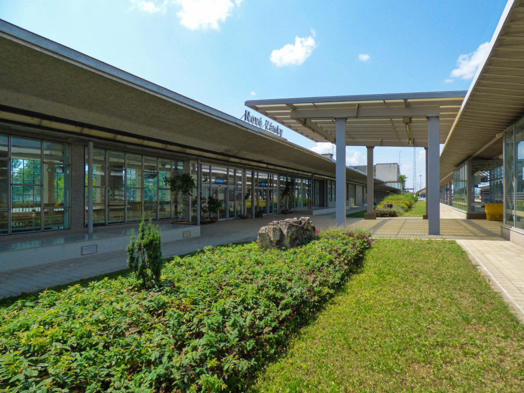 Stanica v Nov&yacute;ch Z&aacute;mkoch bola vyhl&aacute;sen&aacute; za n&aacute;rodn&uacute; kult&uacute;rnu pamiatku. Pl&aacute;novan&aacute; rekon&scaron;trukcia sa tomu mus&iacute; prisp&ocirc;sobiť. FOTO: Pamiatkov&yacute; &uacute;rad SR