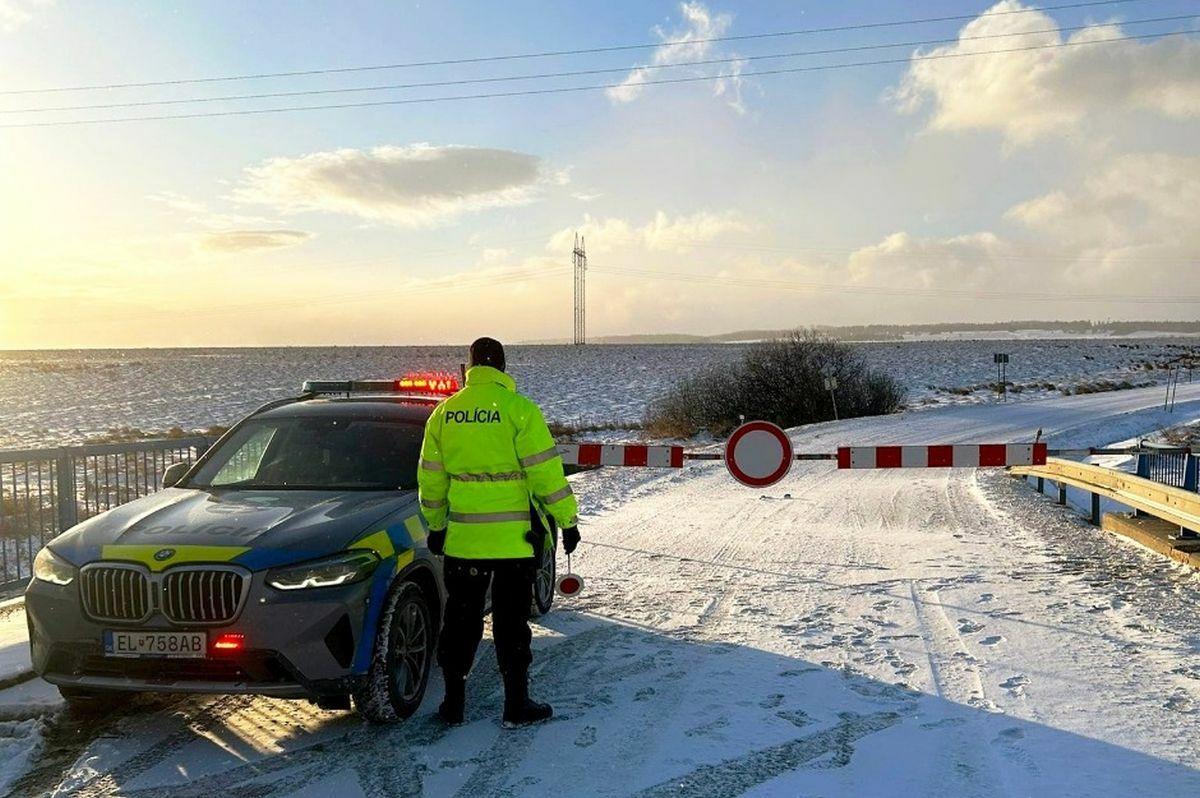 Prichádzate do Tatier? Dajte si pozor, varuje polícia. Hrozí pád stromov, jednu cestu uzavreli