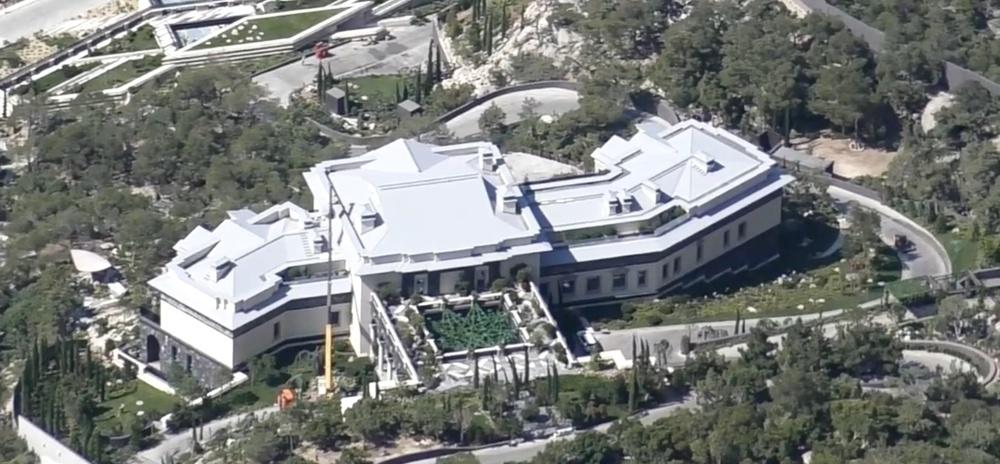 Kino, operačná sála a mramor. Putin má na Kryme luxusný palác, ukazujú snímky