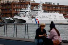 Hliadkov&eacute; plavidl&aacute; taiwanskej pobrežnej str&aacute;že počas Č&iacute;nskeho vojensk&eacute; cvičenia v okol&iacute; Taiwanu. FOTO: REUTERS