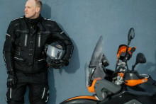 Motork&aacute;r v bunde 

eshopstyx.sk