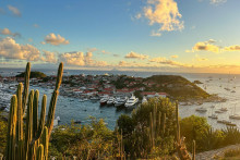 Miliard&aacute;ri a celebrity na jednom ostrove