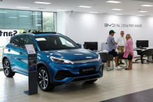 Č&iacute;nska spoločnosť Byd pred&aacute;va svoje modely aj na Slovensku. FOTO: Reuters