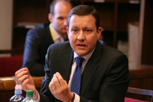 Daniel Lip&scaron;ic na arch&iacute;vnej sn&iacute;mke z roku 2011. Vtedy ako minister vn&uacute;tra navrhol z&aacute;kon o cestnej prem&aacute;vke, ktor&yacute; bol v roku 2012 v parlamente schv&aacute;len&yacute; aj napriek p&aacute;du vl&aacute;dy Ivety Radičovej.

FOTO: HN/ Peter Mayer