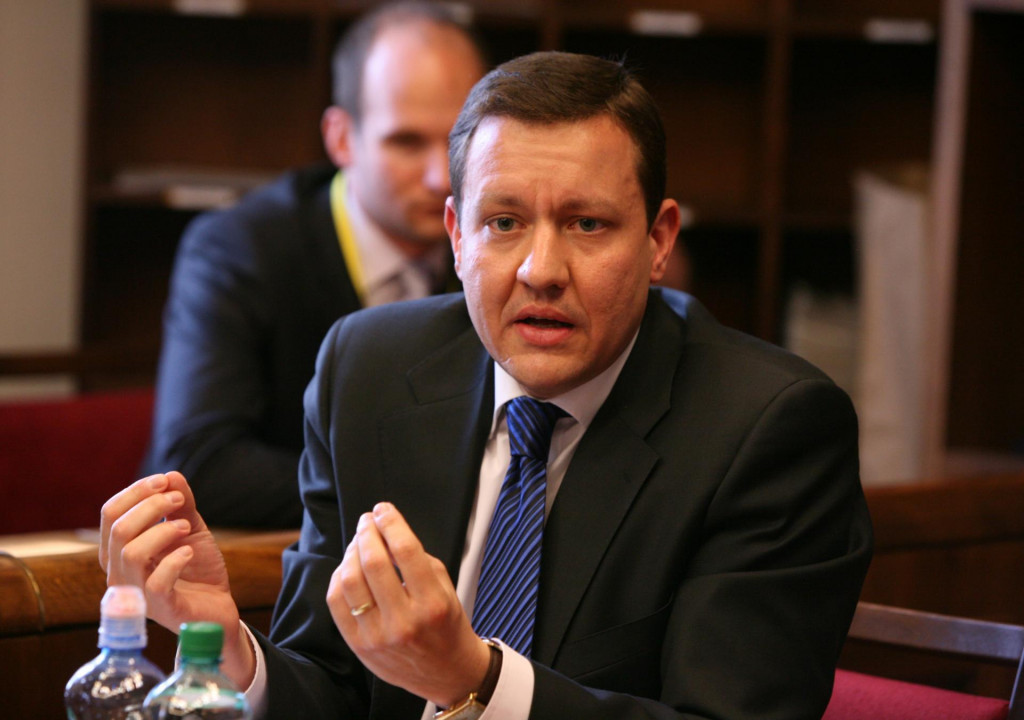 Daniel Lip&scaron;ic na arch&iacute;vnej sn&iacute;mke z roku 2011. Vtedy ako minister vn&uacute;tra navrhol z&aacute;kon o cestnej prem&aacute;vke, ktor&yacute; bol v roku 2012 v parlamente schv&aacute;len&yacute; aj napriek p&aacute;du vl&aacute;dy Ivety Radičovej.

FOTO: HN/ Peter Mayer