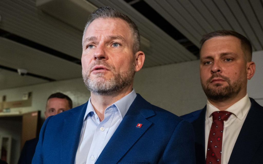 Prezident Peter Pellegrini a minister zdravotn&iacute;ctva Kamil &Scaron;a&scaron;ko. FOTO: TASR/Jakub Kotian
