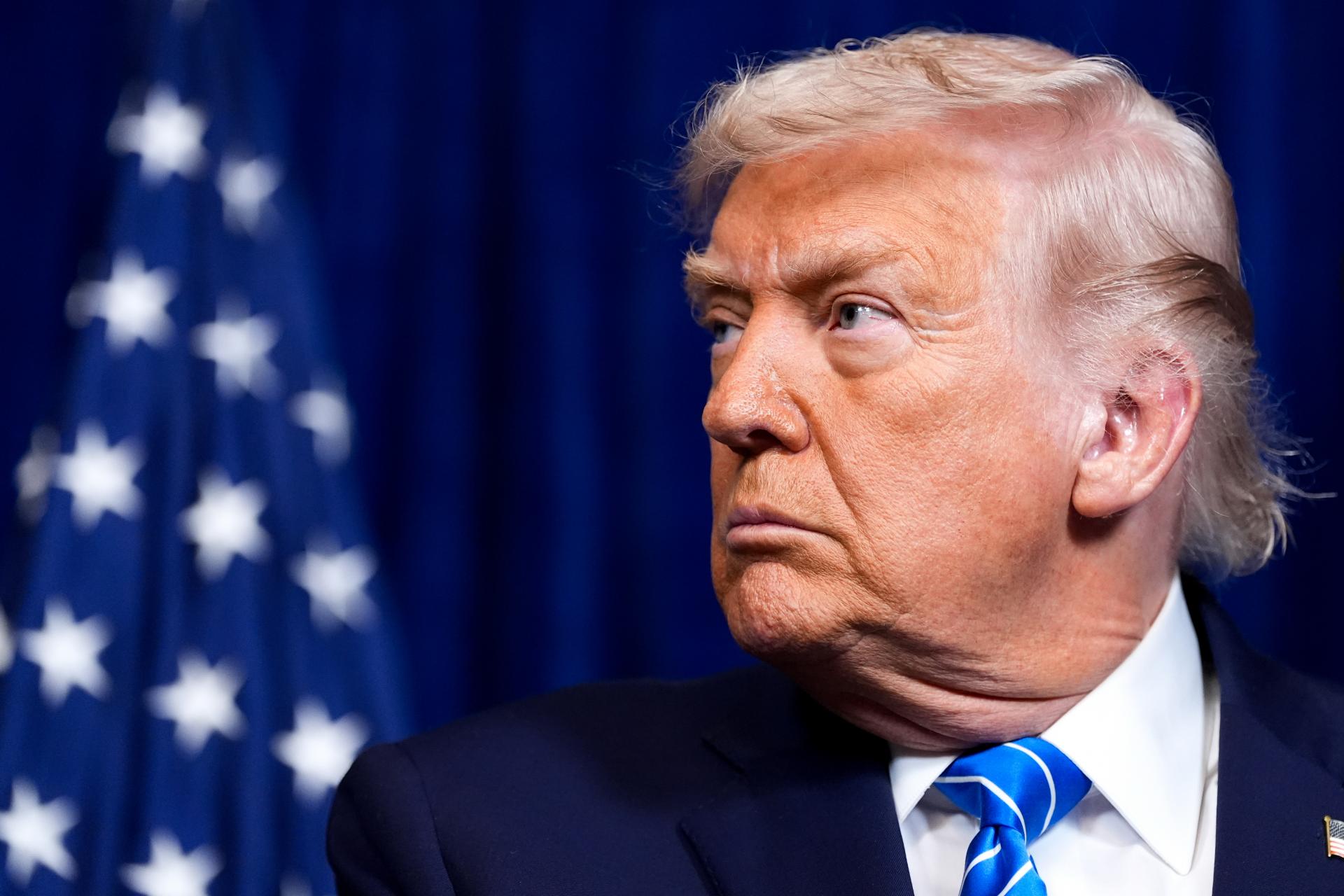 „Zbrane máme nabité.“ Ak bude Irán zabíjať demonštrantov, USA im prídu na pomoc, pohrozil Trump