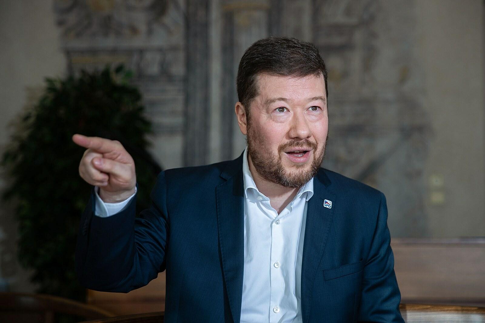 Neprijateľné, hanba Česka. Opozícia chce koniec Okamuru na čele Snemovne