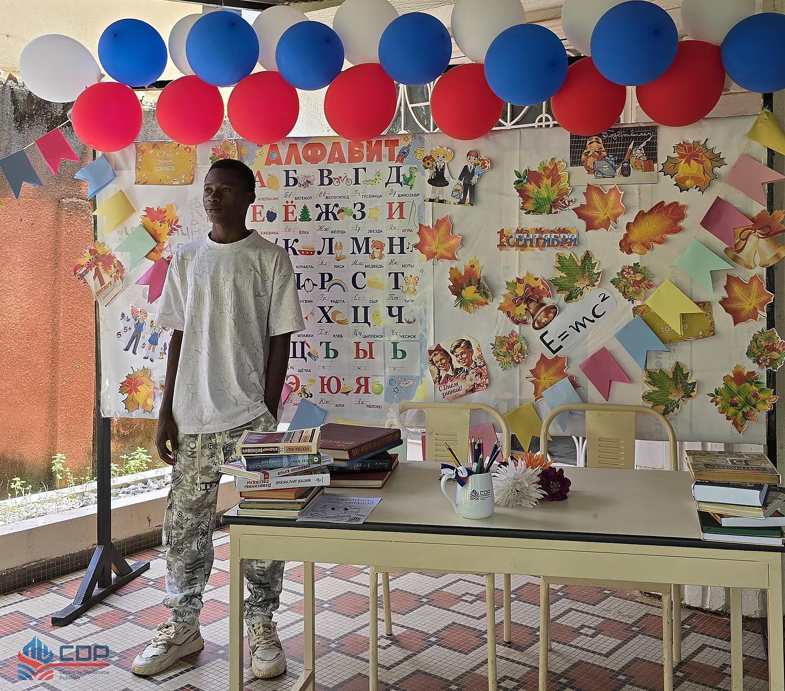 Moskva vštepuje Afrike svoju mentalitu. Stavia Ruské domy, láka obyvateľov na šach aj štúdium