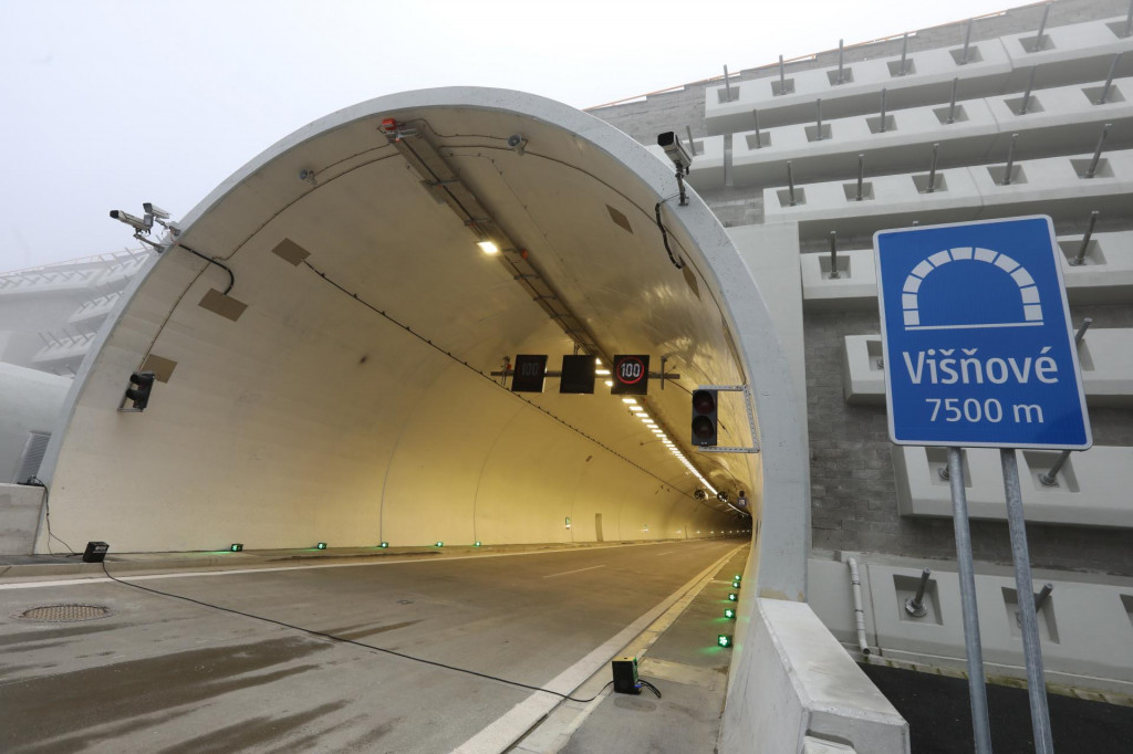 Tunel Vi&scaron;ňov&eacute; otvorili 22. decembra 2025.