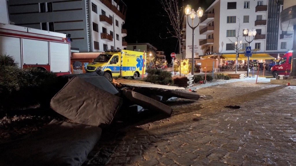 Veľk&yacute; požiar v bare v &scaron;vajčiarskom lyžiarskom stredisku Crans-Montana si vyžiadal 40 mŕtvych. FOTO: Reuters