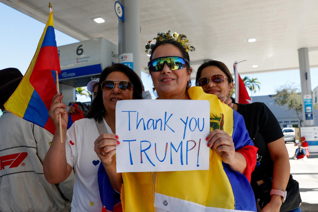 Maduro bol obvinen&yacute; z obchodovania s drogami a Trumpova vl&aacute;da nariadila v posledn&yacute;ch mesiacoch &uacute;toky na lode, ktor&eacute; &uacute;dajne boli zapojen&eacute; do pa&scaron;ovania drog z Venezuely. FOTO: REUTERS