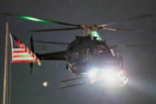 Vrtuľn&iacute;k s venezuelsk&yacute;m prezidentom Nicolasom Madurom a jeho manželkou prilieta do New Yorku po tom, čo ich cez noc zajali americk&eacute; sily vo Venezuele.