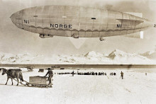 Pos&aacute;dka vzducholode Norge 12. m&aacute;ja 1926 ako prv&aacute; preuk&aacute;zateľne dosiahla severn&yacute; p&oacute;l.