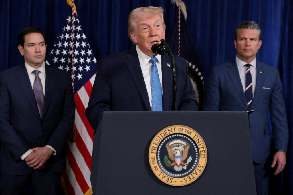 Americk&yacute; prezident Donald Trump, &scaron;&eacute;f americkej diplomacie Marco Rubio a &scaron;&eacute;f Pentag&oacute;nu Pete Hegseth. FOTO: REUTERS