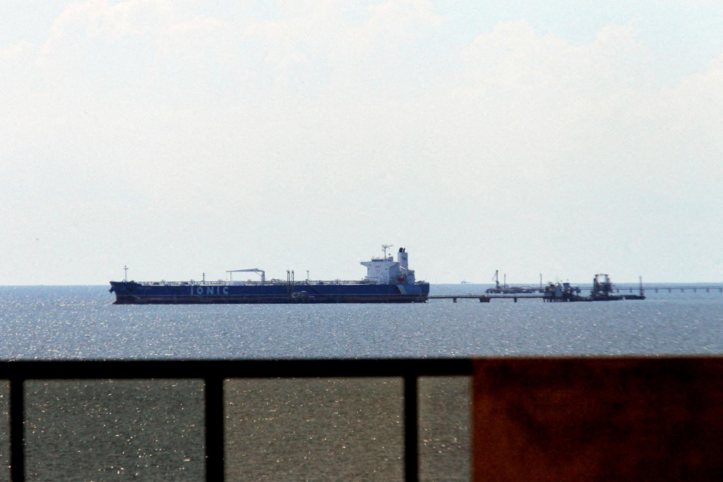 Ropn&yacute; tanker prenajat&yacute; spoločnosťou Chevron. FOTO: Reuters
