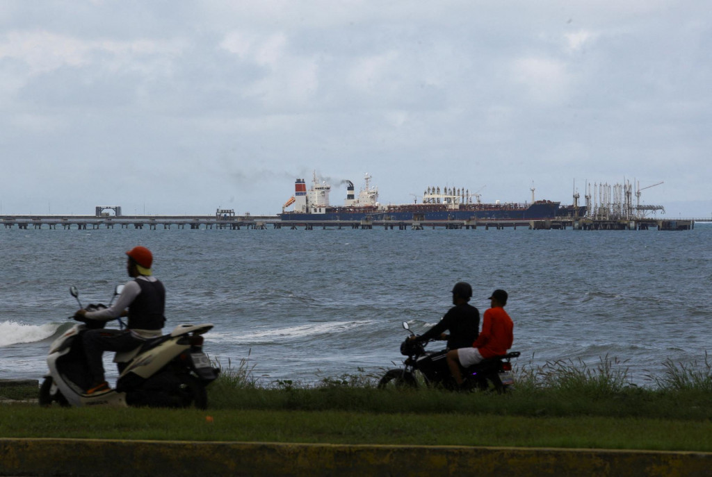Ropn&yacute; tanker pri Venezuele. FOTO: Reuters