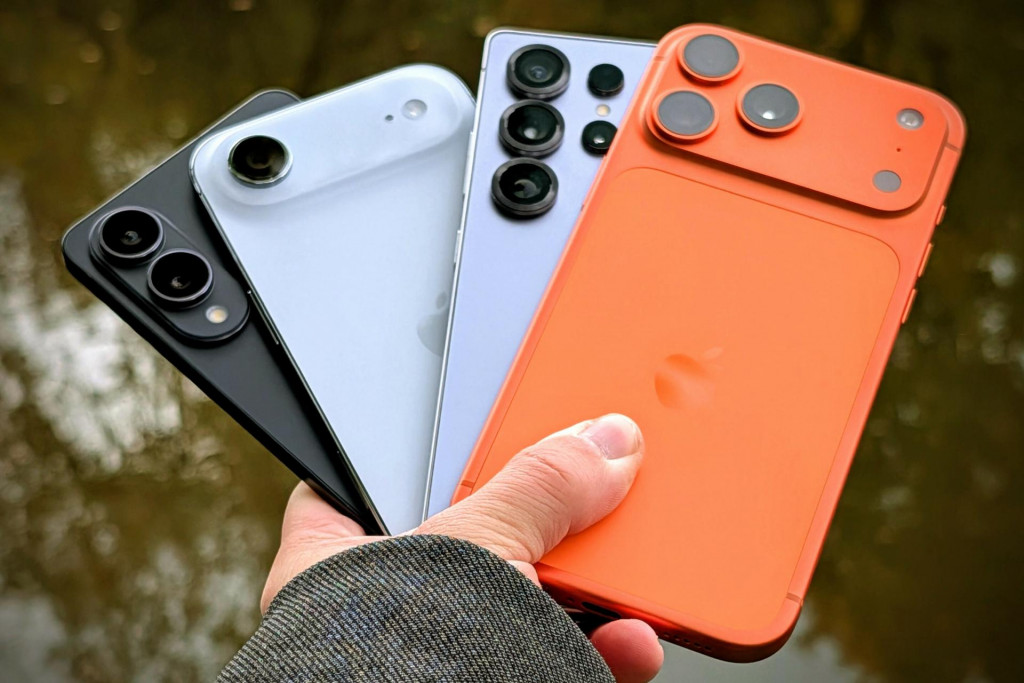 Zľava Samsung Galaxy S25 Edge, Apple iPhone Air, Samsung Galaxy S25 Ultra a Apple iPhone 17 Pro Max.