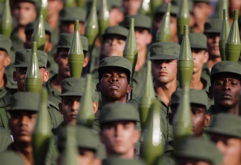 Vo Venezuele pôsobí množstvo kubánskych agentov a vojakov, píše BBC. Boli súčasťou Madurovej ochranky