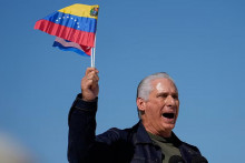 Kub&aacute;nsky prezident Miguel Diaz-Canel na m&iacute;tingu proti americkej intervencii vo Venezuele. FOTO: AP/Ramon Espinosa