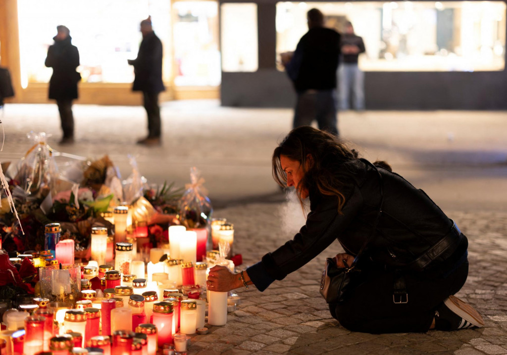 Pam&auml;tn&iacute;k obet&iacute; požiaru v Crans Montana. FOTO: Reuters